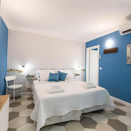 - Il Cedro Reale 3* 베나리아 리알레