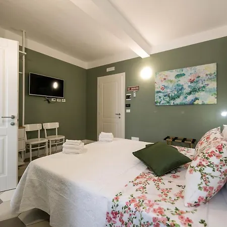 - Il Cedro Reale Bed and Breakfast Venaria Reale