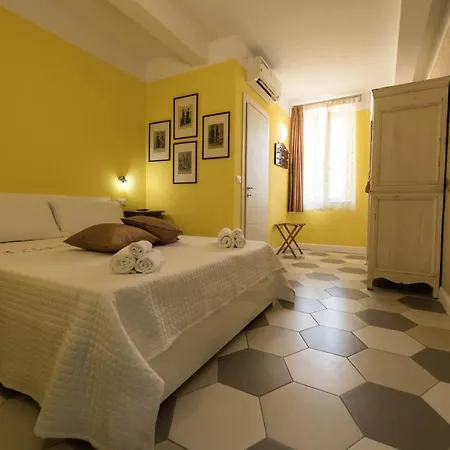 - Il Cedro Reale Bed and Breakfast Venaria Reale